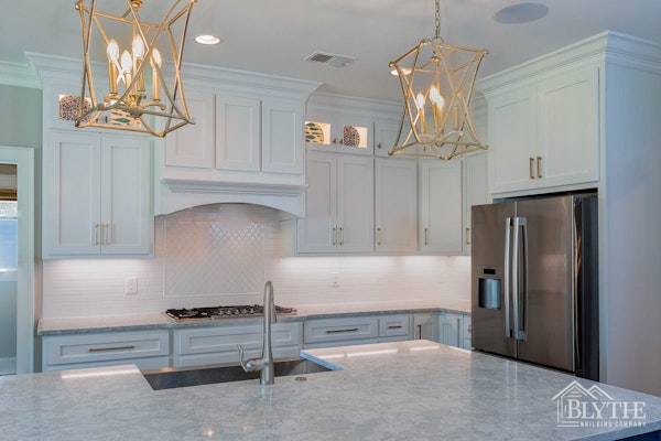 White Kitchen Cabinets And Backsplash